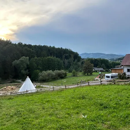 Chalet Tipi-glamping Am Gut Kunterbunt *